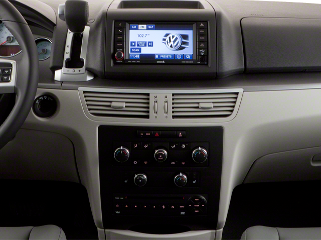 2010 Volkswagen Routan SE