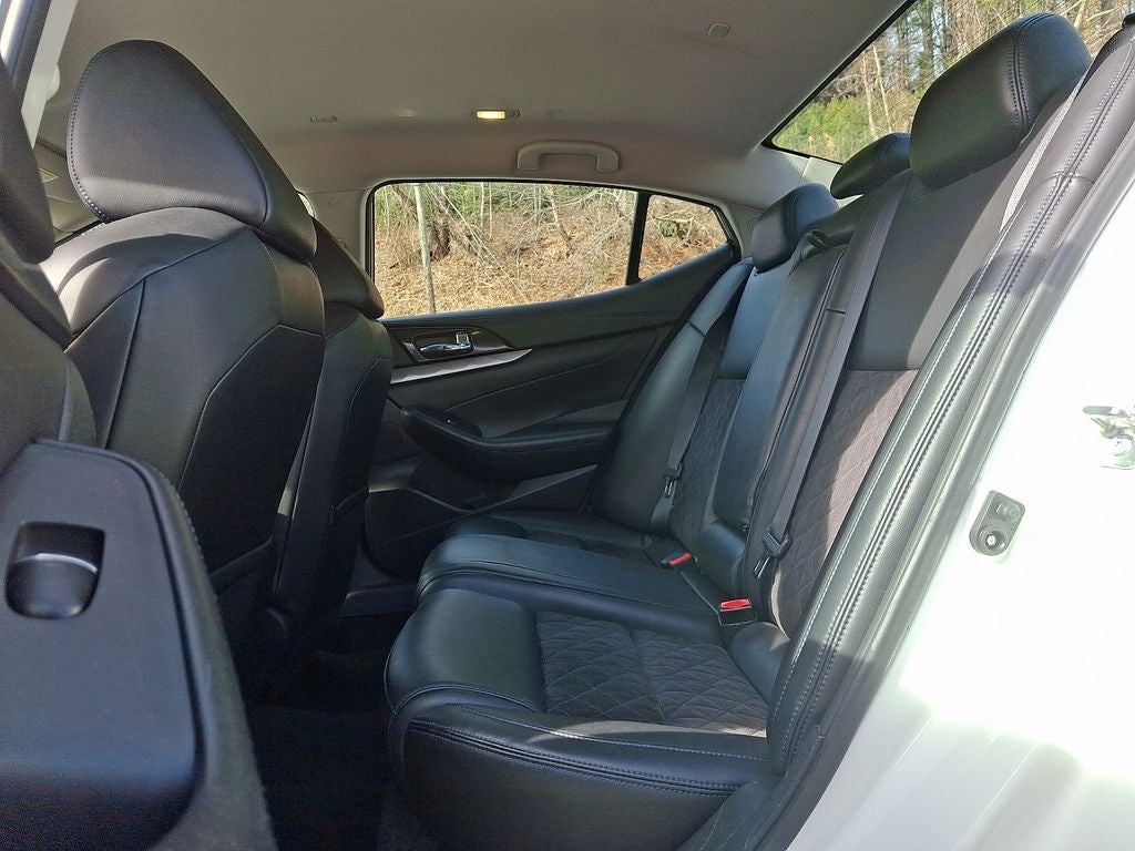 2017 Nissan Maxima SR