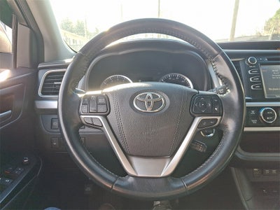 2017 Toyota Highlander SE
