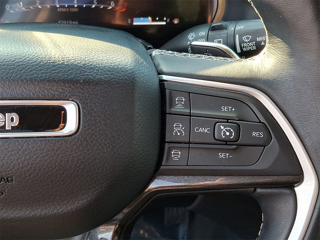 2022 Jeep Grand Cherokee L Laredo 4x4