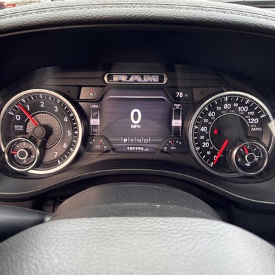 2020 RAM 1500 Laramie Crew Cab 4x4 5'7' Box