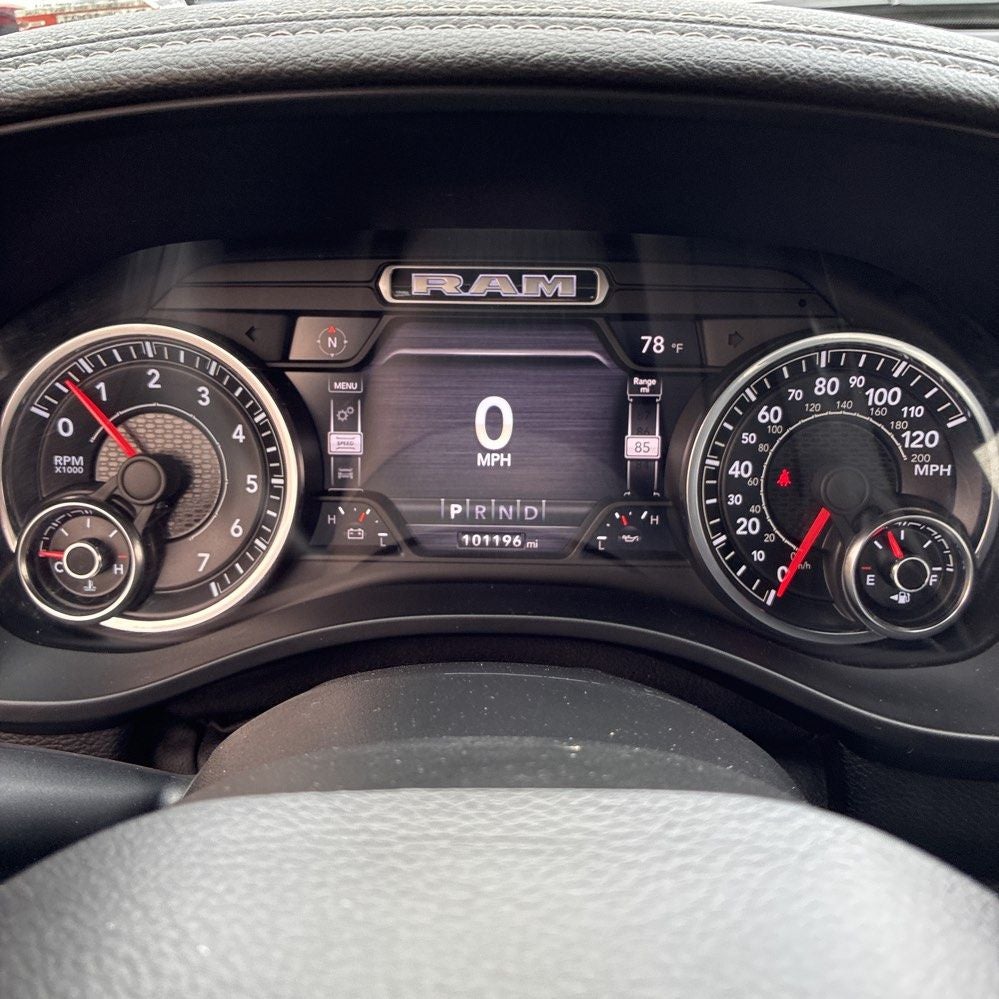 2020 RAM 1500 Laramie Crew Cab 4x4 5'7' Box