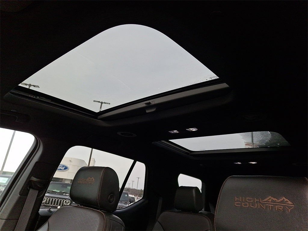 2023 Chevrolet Traverse AWD High Country