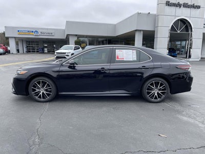 2022 Toyota Camry SE