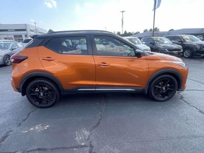 2022 Nissan Kicks SR