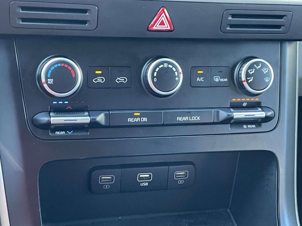 2024 Kia Carnival LX