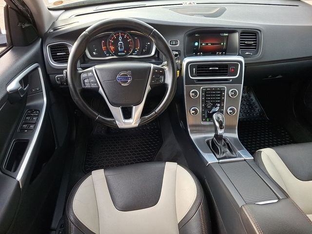 2016 Volvo S60 Cross Country T5 Platinum