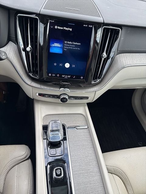 2023 Volvo XC60 B6 Ultimate Dark Theme