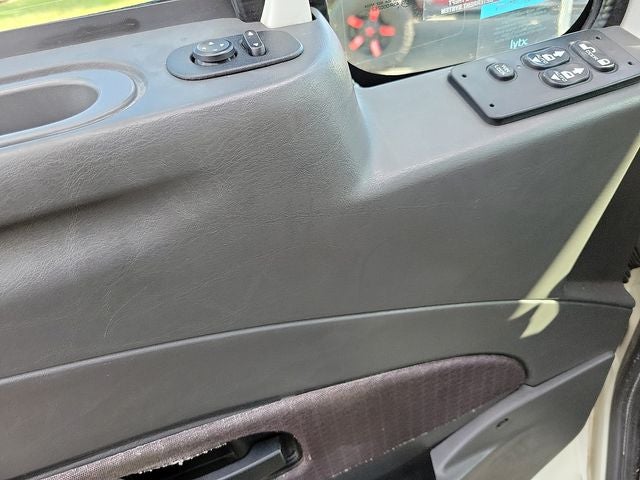 2018 International 4300 26FT BOX