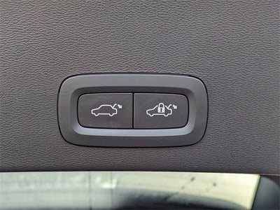 2023 Volvo XC40 B5 Plus Dark Theme