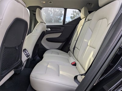 2023 Volvo XC40 B5 Plus Dark Theme