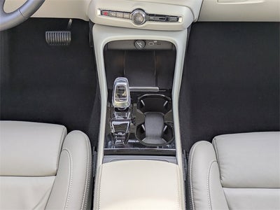 2023 Volvo XC40 B5 Plus Dark Theme