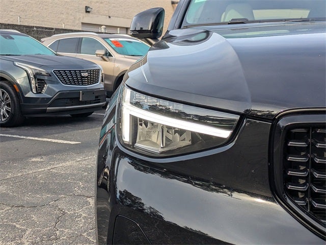 2023 Volvo XC40 B5 Plus Dark Theme