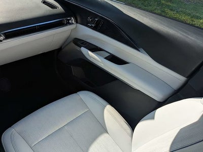 2024 Cadillac LYRIQ Luxury 2