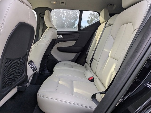 2023 Volvo XC40 Plus Dark Theme