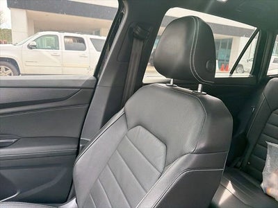 2025 Volkswagen Atlas Cross Sport 2.0T SEL R-Line Black