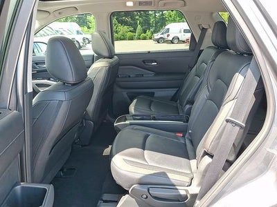 2023 Nissan Pathfinder SL 4WD