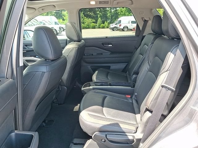 2023 Nissan Pathfinder SL 4WD