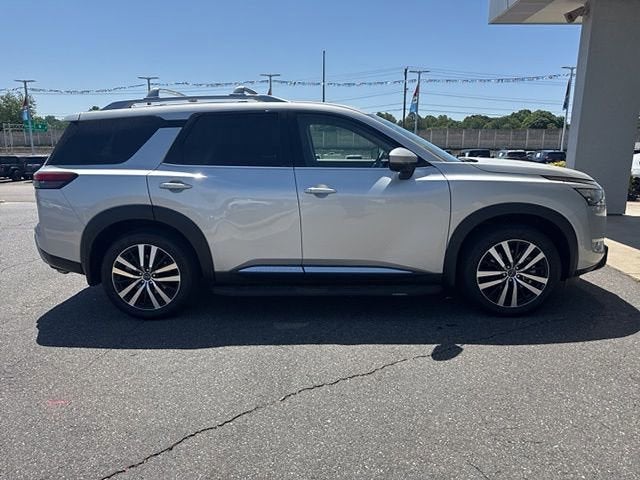 2025 Nissan Pathfinder Platinum FWD