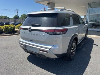 2025 Nissan Pathfinder Platinum FWD