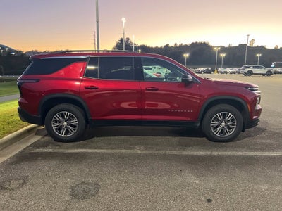2025 Chevrolet Traverse LT