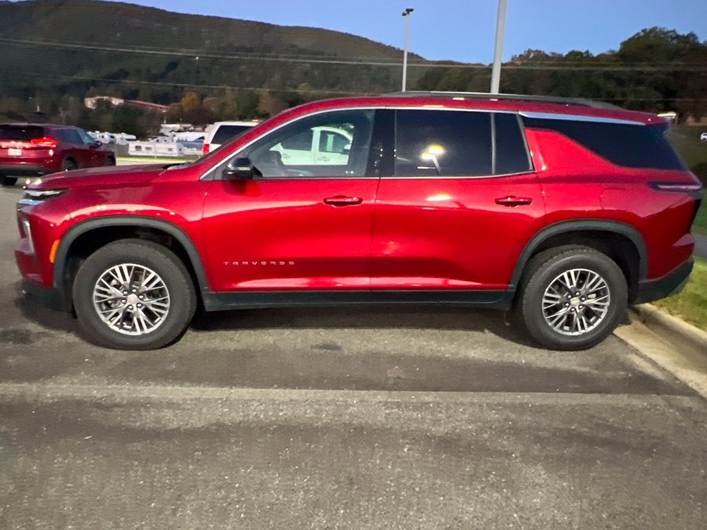 2025 Chevrolet Traverse LT