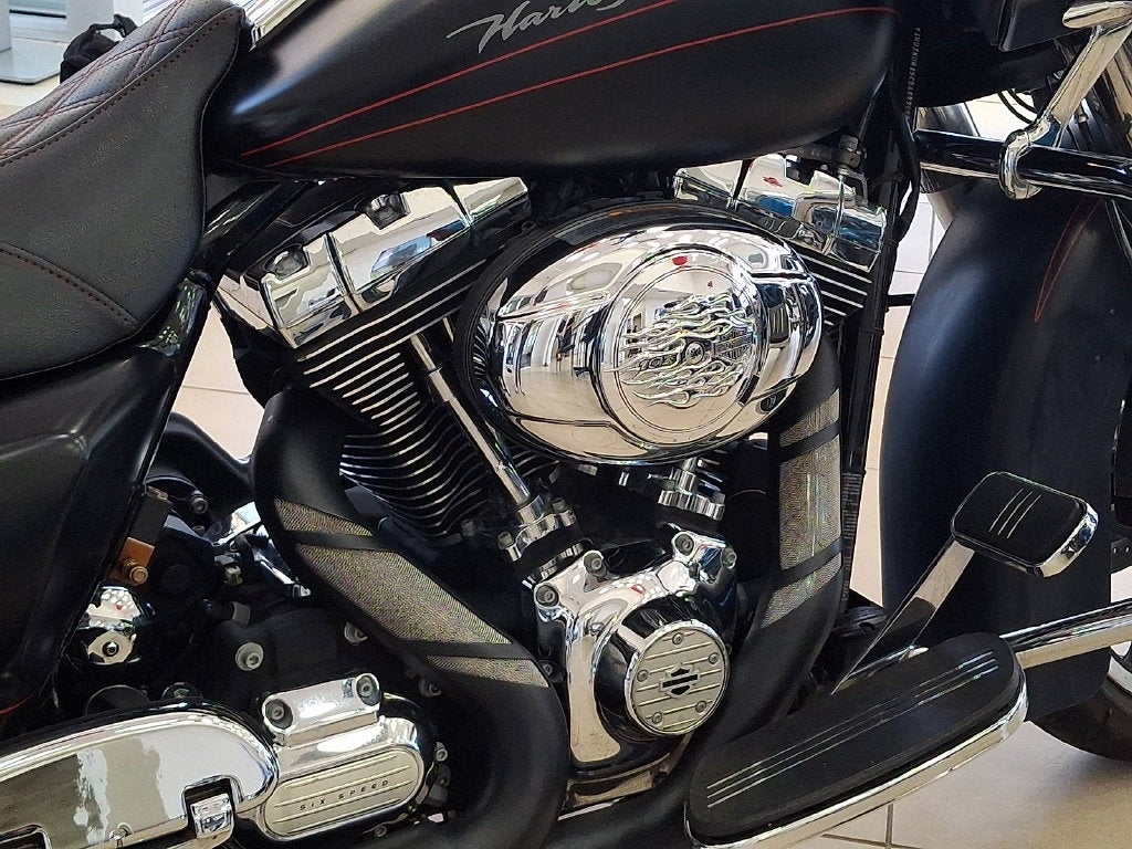 2012 Harley-Davidson Road Glide Custom 103