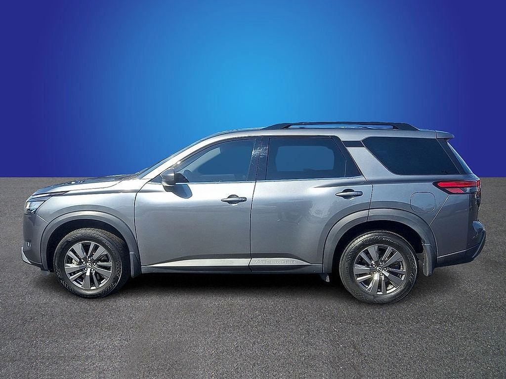 2022 Nissan Pathfinder SV