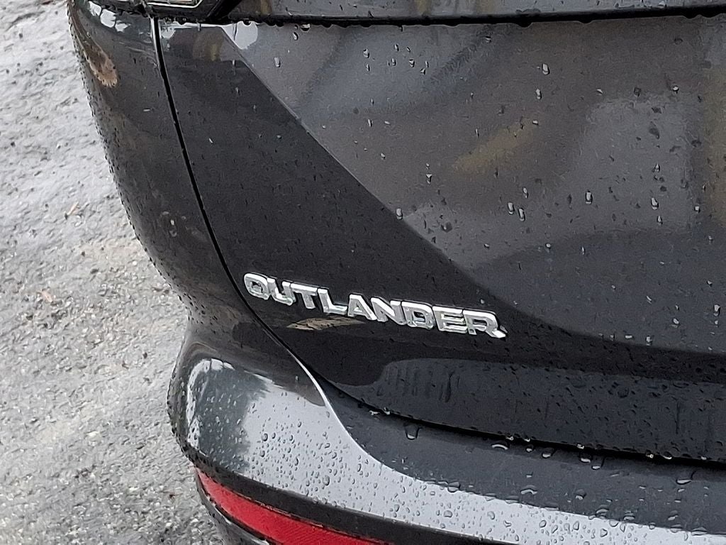 2025 Mitsubishi Outlander Base