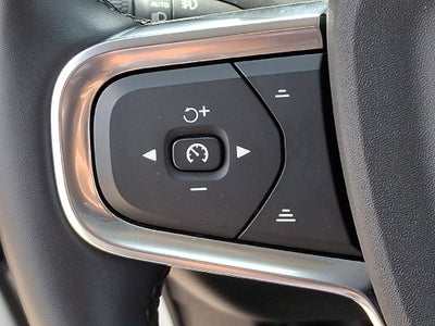 2024 Volvo XC40 B5 Plus Dark Theme