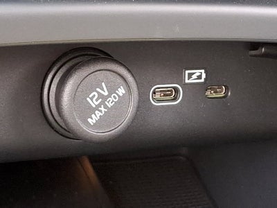 2024 Volvo XC40 B5 Plus Dark Theme