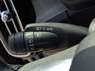 2024 Volvo XC40 B5 Plus Dark Theme