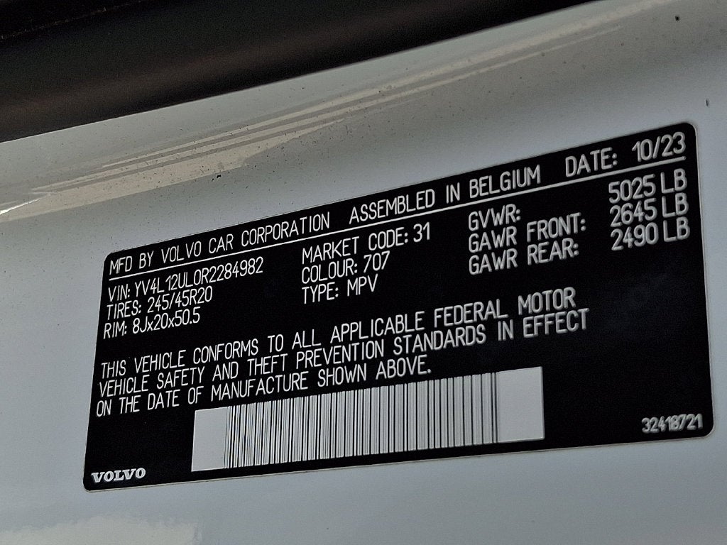 2024 Volvo XC40 B5 Plus Dark Theme