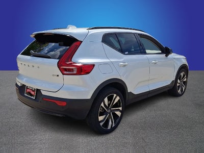 2024 Volvo XC40 B5 Plus Dark Theme