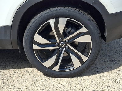 2024 Volvo XC40 B5 Plus Dark Theme