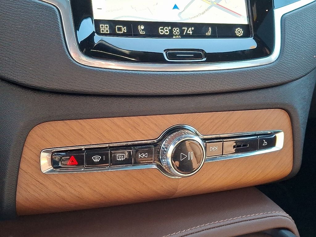 2025 Volvo XC90 B5 Plus