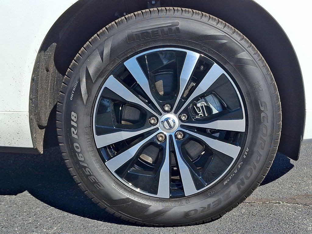 2025 Volvo XC60 B5 Core