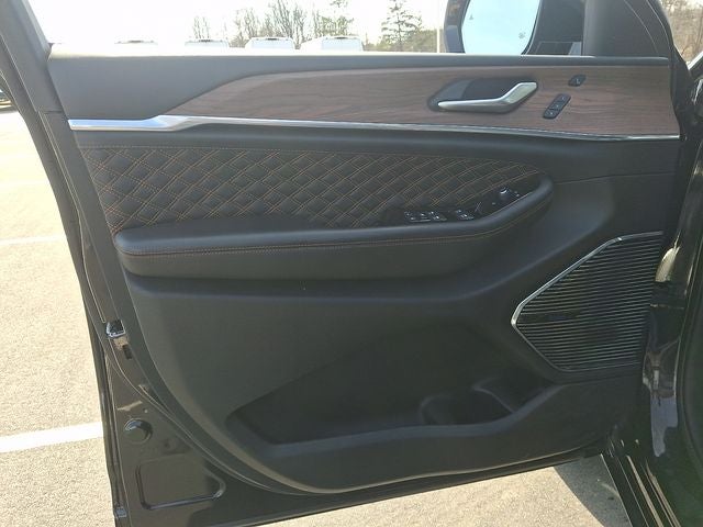 2023 Jeep Grand Cherokee Summit