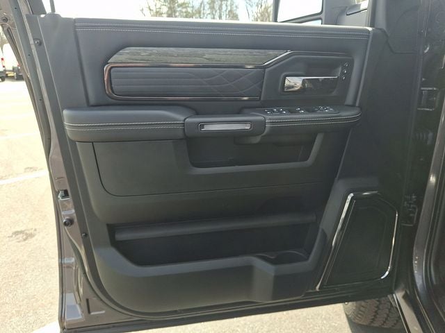 2025 RAM 3500 Limited Mega Cab 4x4 6'4' Box