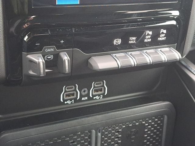 2025 RAM 3500 Big Horn Crew Cab 4x4 8' Box