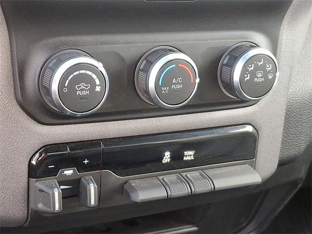 2022 RAM 2500 Tradesman Crew Cab 4x4 6'4' Box