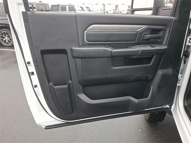 2025 RAM 5500HD Tradesman/Big Horn